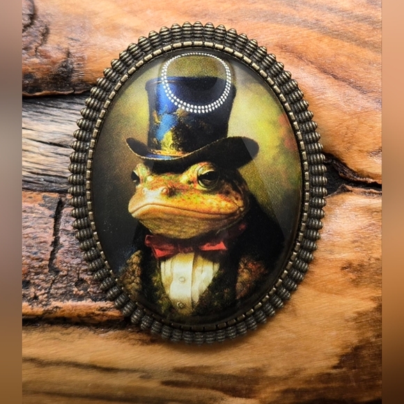 Unsigned Jewelry - Frog in Top Hat Brooch Antiqued Gold Tone Bezel with Glass Cabochon & Inset Pic